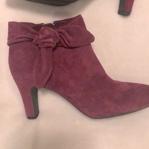 🆕 Leather booties with bow detail